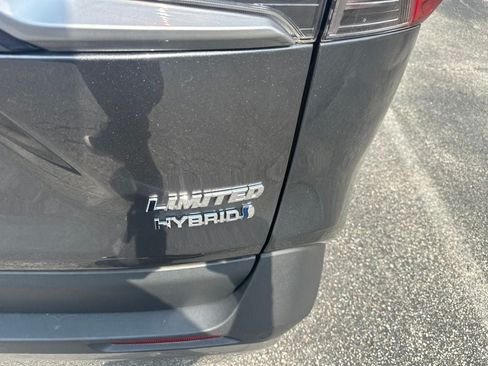 Used 2022 Toyota RAV4 Limited AWD/4WD image 7