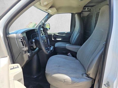 Used 2015 Chevrolet Express 2500 RWD image 16