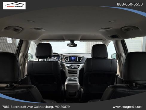 Used 2017 Chrysler Pacifica Touring-L w/ Tire & Wheel Group FWD image 20
