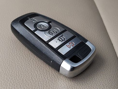 Used 2021 Ford Explorer XLT w/ Equipment Group 202A image 32