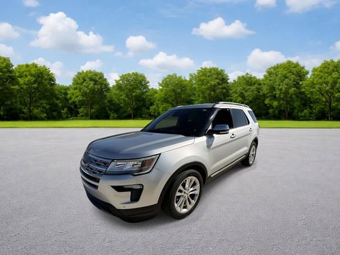 Used 2019 Ford Explorer XLT w/ Equipment Group 202A image 2