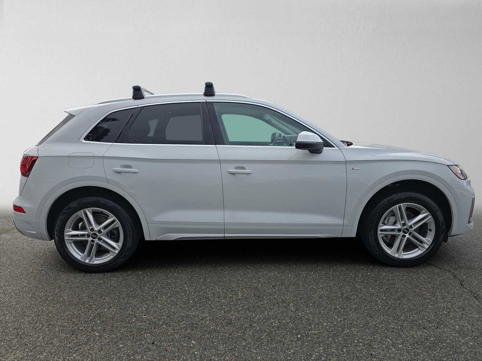 Used 2022 Audi Q5 e Premium Plus AWD/4WD image 2