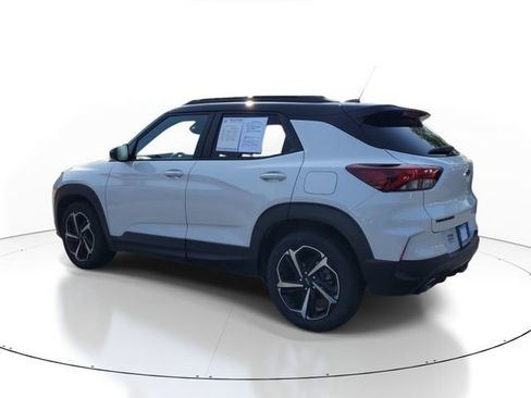 Used 2023 Chevrolet TrailBlazer RS w/ Sun and Liftgate Package FWD image 4