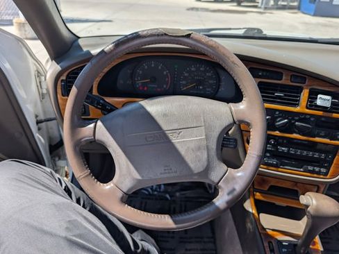 Used 1996 Toyota Camry LE FWD image 11