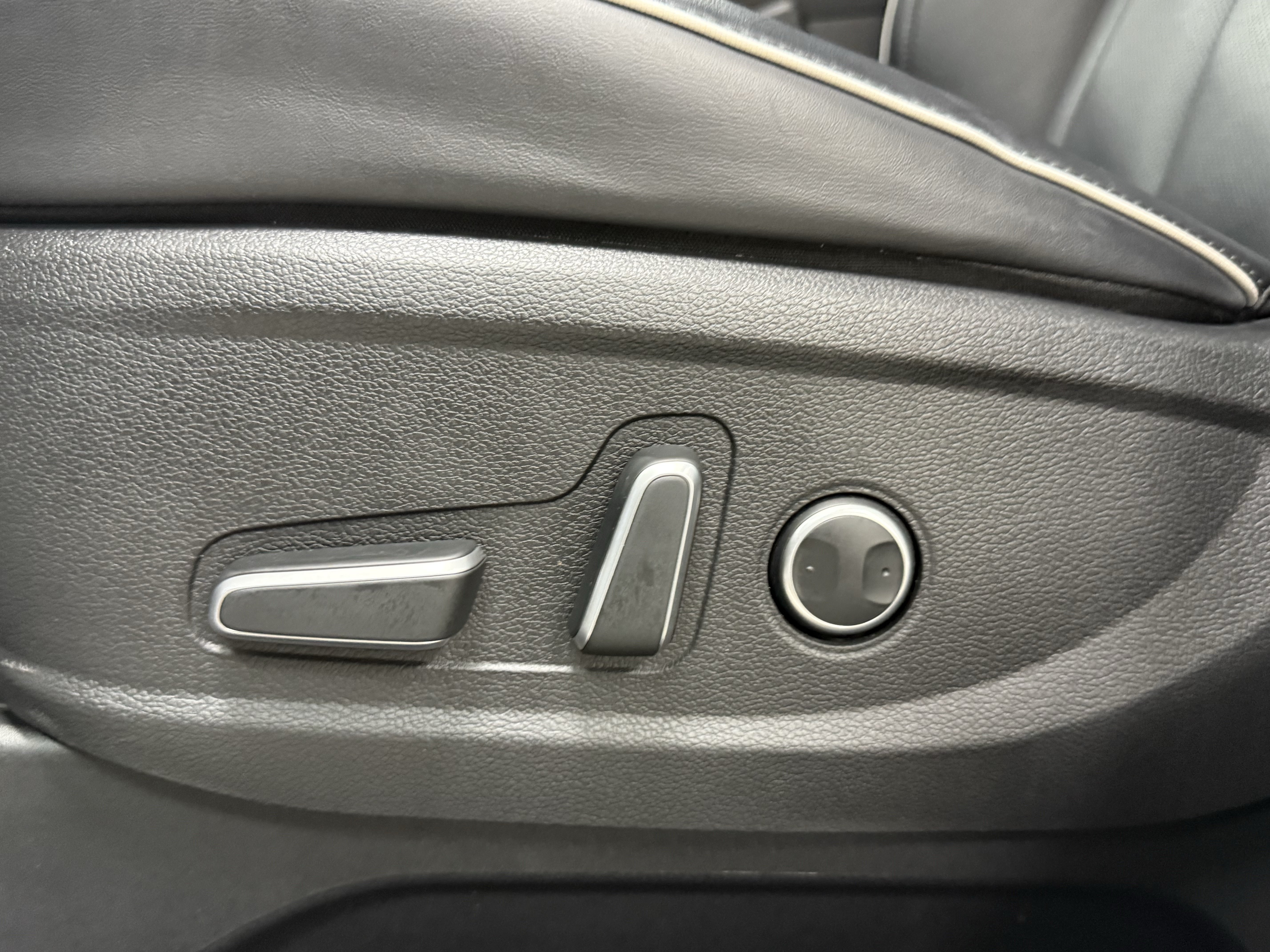 Used 2025 Hyundai Palisade SEL FWD image 28