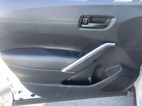 Used 2025 Toyota Corolla Cross LE w/ Moonroof Package image 16