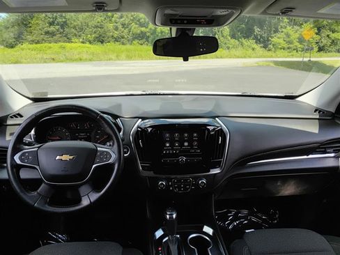 Used 2020 Chevrolet Traverse LT image 16
