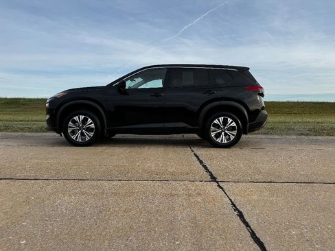 Used 2023 Nissan Rogue SV image 10