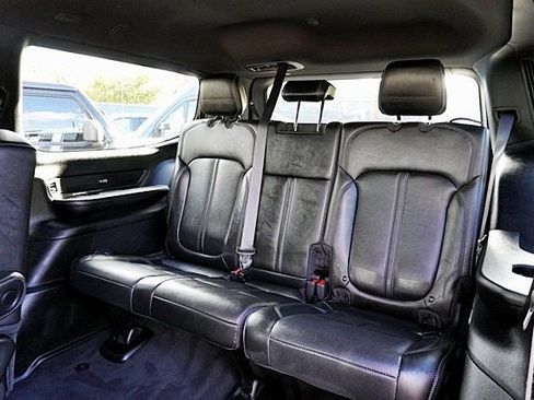 Certified 2025 Jeep Wagoneer Series II image 18