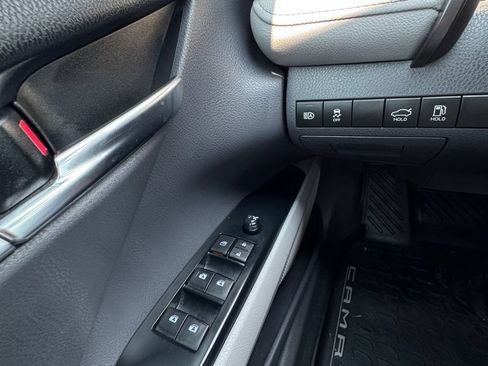 Used 2019 Toyota Camry LE FWD image 13