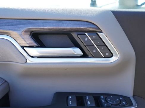 Used 2025 Chevrolet Silverado 2500 LTZ w/ LTZ Premium Package image 10