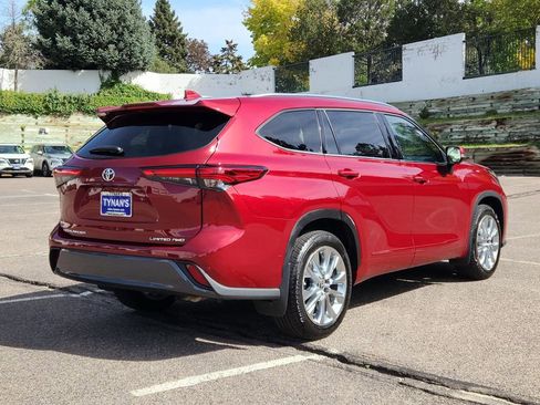 Used 2023 Toyota Highlander L image 3