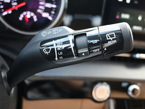 Used 2022 Kia Carnival EX FWD image 37