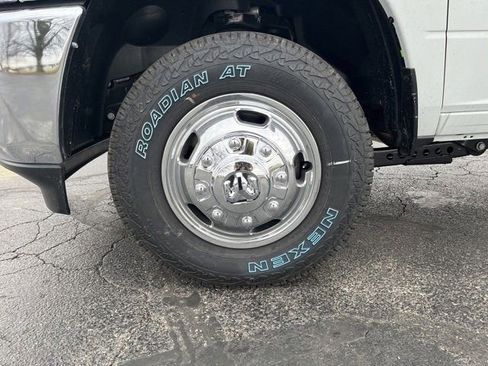 New 2024 RAM 3500 Tradesman image 27