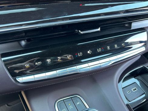 Used 2022 Cadillac Escalade ESV Sport Platinum RWD image 37