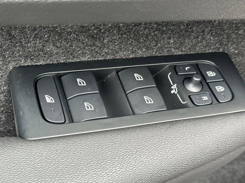 New 2026 Volvo XC40 B5 Core w/ Climate Package image 11