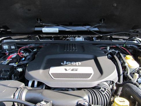 Used 2016 Jeep Wrangler Unlimited Rubicon w/ Connectivity Group image 52