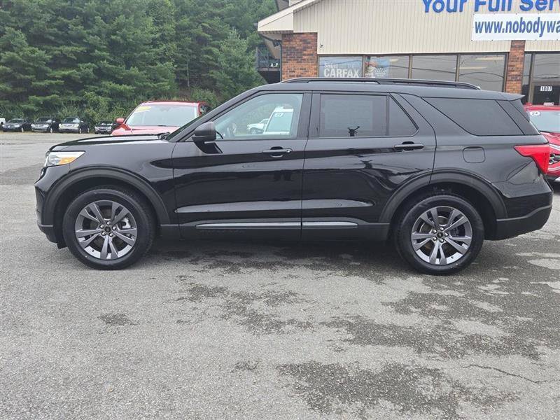 Used 2021 Ford Explorer XLT w/ Equipment Group 202A AWD/4WD image 2