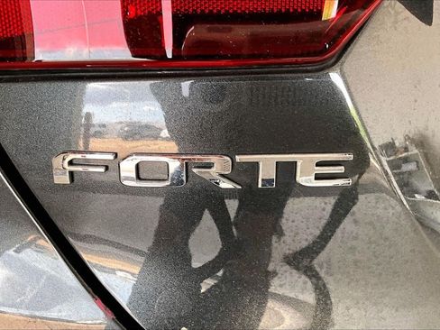 Used 2021 Kia Forte LXS FWD image 5
