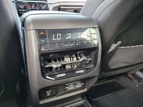 Used 2023 Jeep Grand Cherokee L Limited w/ Black Appearance Package image 17