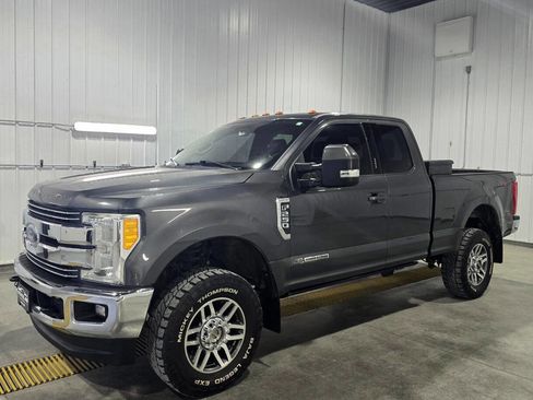Used 2017 Ford F250 Lariat w/ Lariat Value Package image 2