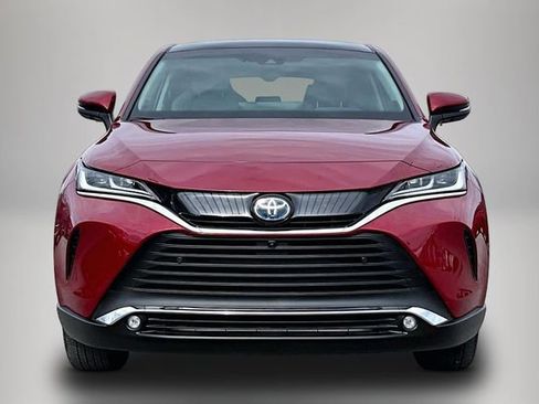 Used 2024 Toyota Venza Limited image 3