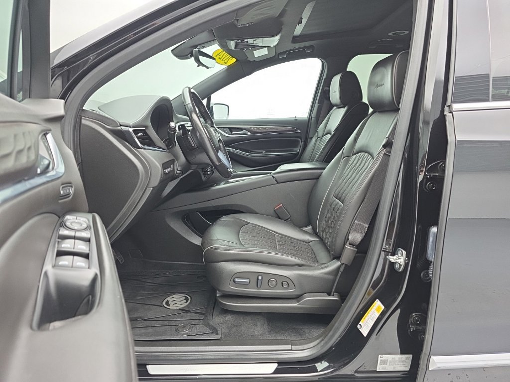Used 2024 Buick Enclave Avenir w/ Avenir Technology Package AWD/4WD image 14