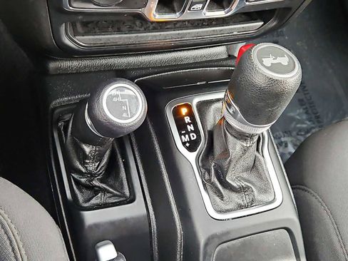 Used 2021 Jeep Wrangler Unlimited Sport image 29