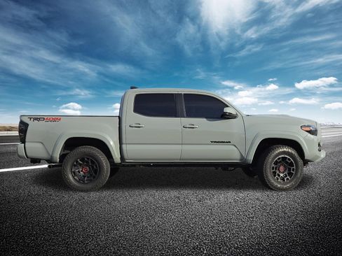 Used 2022 Toyota Tacoma TRD Sport w/ Technology Package image 21