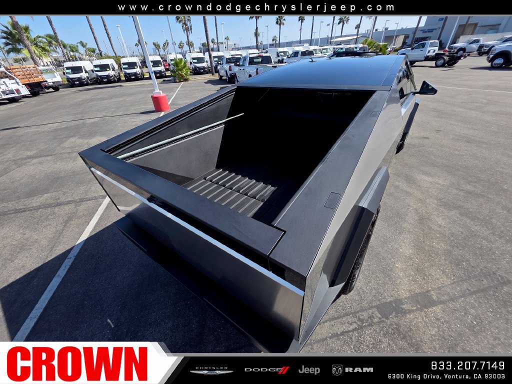 Used 2024 Tesla Cybertruck AWD Crew Cab image 10