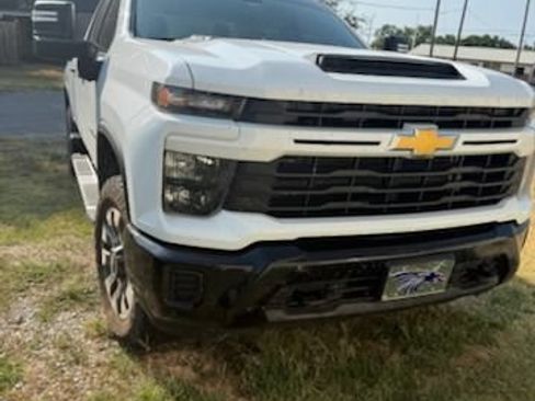 Used 2024 Chevrolet Silverado 2500 Custom w/ Custom Value Package AWD/4WD image 10