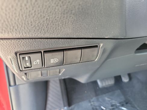 Used 2022 Toyota Corolla Cross XLE FWD image 24