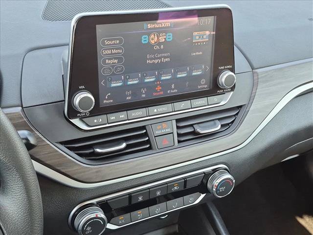 Used 2025 Nissan Altima 2.5 SV FWD image 14
