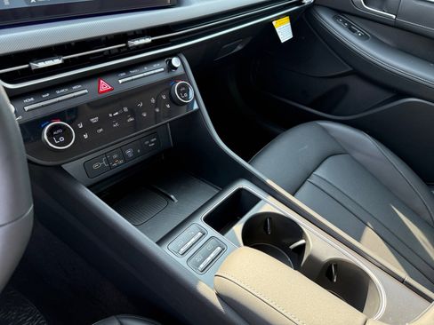 New 2025 Hyundai Sonata Limited image 13