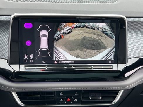 Certified 2024 Volkswagen Atlas Cross Sport SEL R-Line image 26