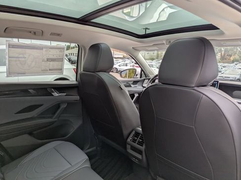 New 2026 Volkswagen Tiguan SE image 33