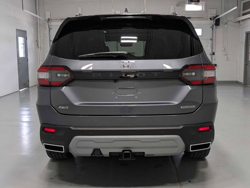 Certified 2025 Honda Pilot Touring image 9