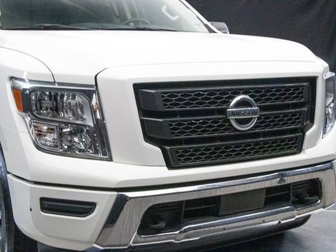 Used 2021 Nissan Titan SV w/ Accessory Utility Package AWD/4WD image 3