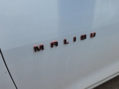 Used 2021 Chevrolet Malibu LT w/ Leather Package FWD image 10