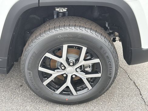 New 2025 Jeep Grand Cherokee Limited image 21