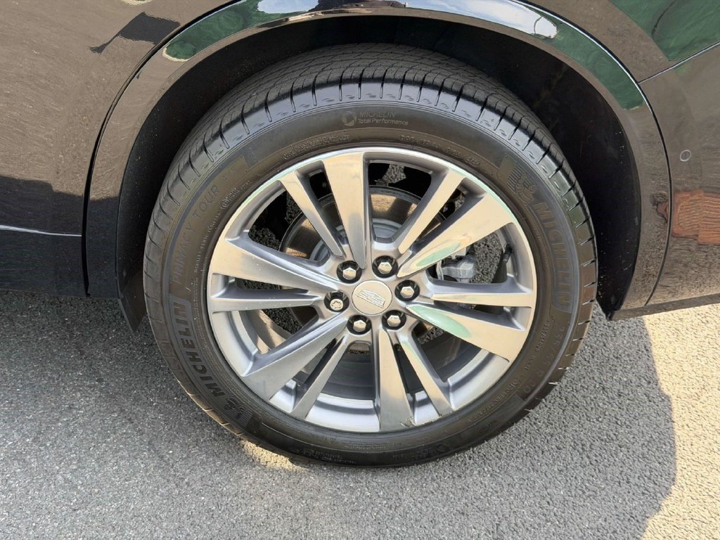 Certified 2025 Cadillac XT6 Premium Luxury w/ Technology Package AWD/4WD image 9