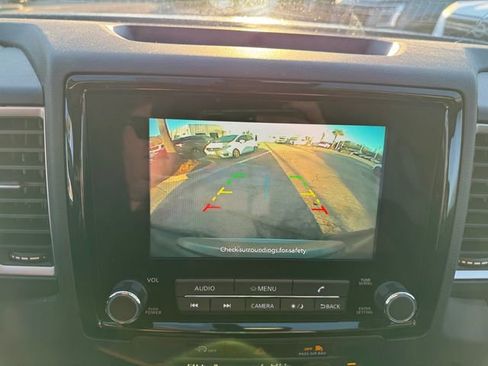 Used 2024 Nissan Frontier SV w/ SV Convenience Package image 17