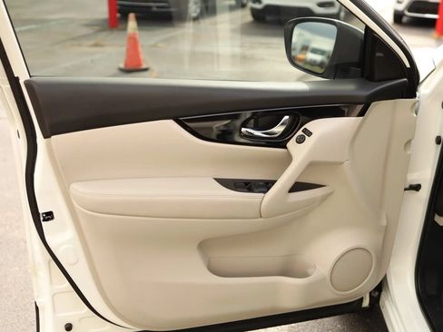 Used 2021 Nissan Rogue Sport SV FWD image 10