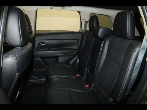 Used 2016 Mitsubishi Outlander SEL AWD/4WD image 19
