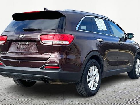 Used 2016 Kia Sorento LX w/ LX Convenience Package image 2