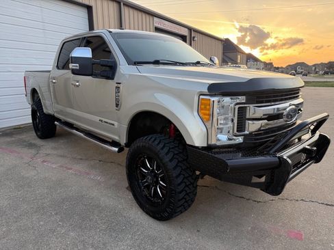 Used 2017 Ford F250 XLT w/ XLT Premium Package image 12