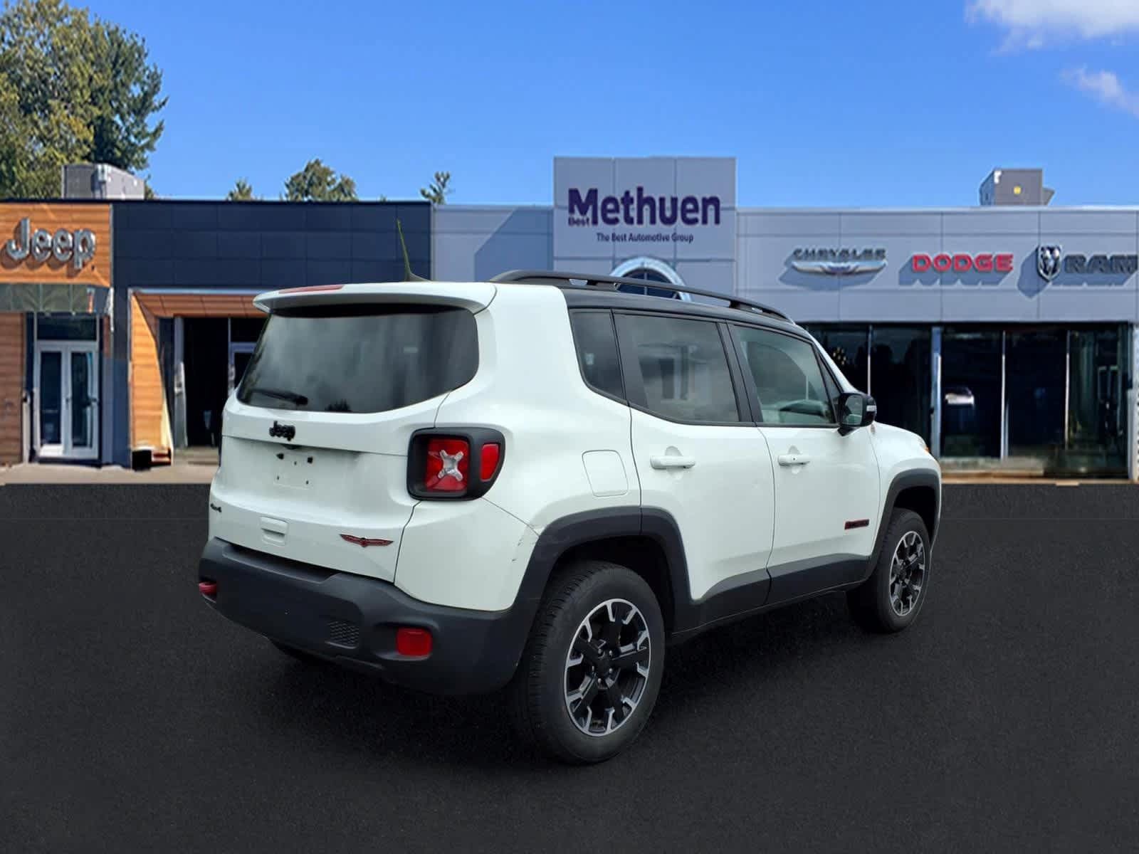Used 2023 Jeep Renegade Trailhawk AWD/4WD image 5