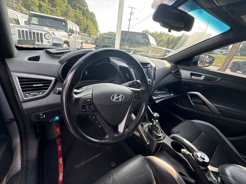 Used 2016 Hyundai Veloster Turbo FWD image 3