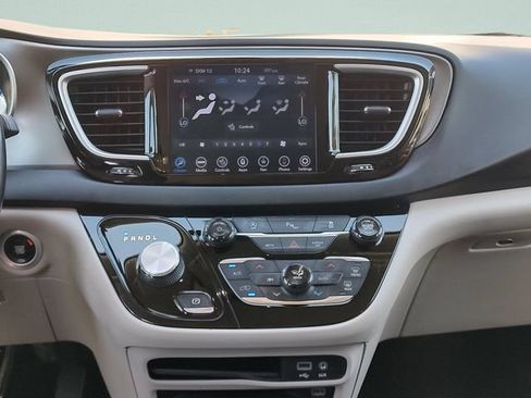Used 2020 Chrysler Pacifica Touring-L Plus FWD image 13
