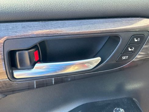 Used 2021 Toyota Highlander Platinum image 7